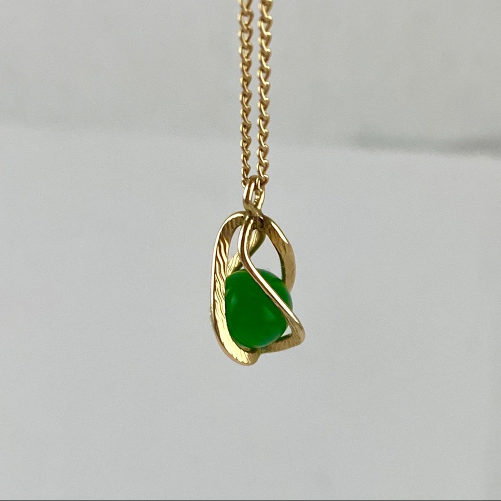 Dainty necklace with green pendant